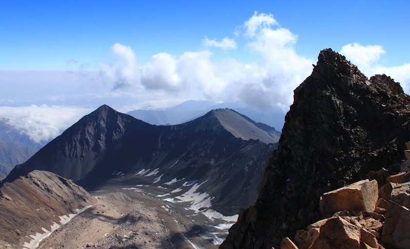 چشم انداز قله سیاه کمان از روی علم کوه