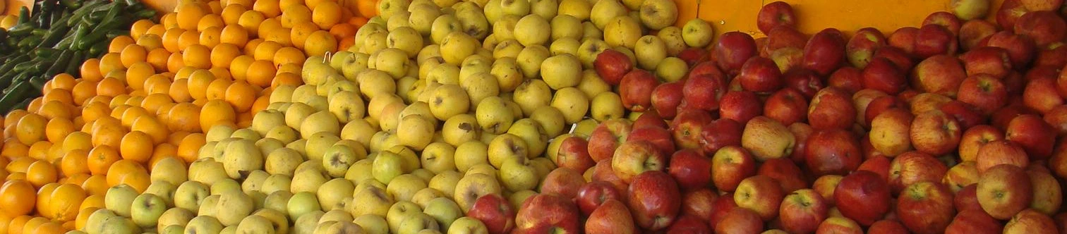 فروشگاه میوه در جمعه بازار کلاردشت